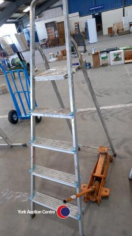 Trolley jack plus aluminium stepladder