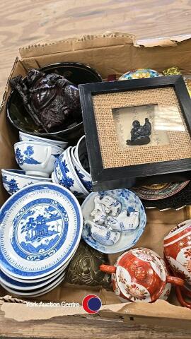 Box of oriental items including Buddhas