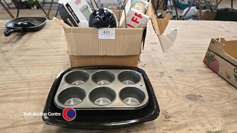 Assorted kitchen items
