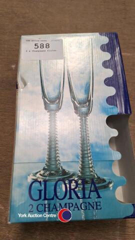 2 x Champagne flutes