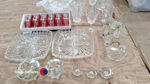 Various clear glass and crystal including serving dishes, vases and glasses