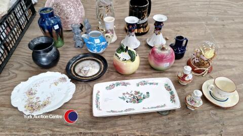 Quantity of pottery inc jugs, sauce pots, vases etc.