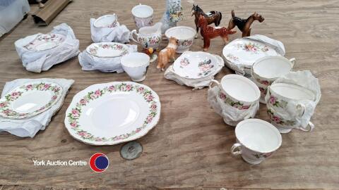 Quantity of pottery inc tea plates, cups, saucers, etc