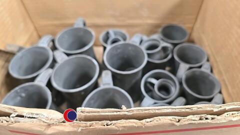 Quantity of pewter tankards, various sizes