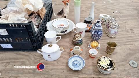 Quantity of collectables - including model of Lakeland Terrier, The Leonardo Collection Toby jug, Thomas Bavaria painted used serving bowl and four desert bowls, silver jubilee sugar bowl with lid, modern Japanese trinket dish with lid Chokin metal design