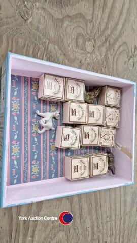 Boxed Wade bears and 3 x loose