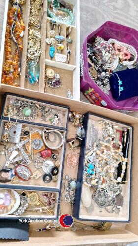 Tub and trays of costume jewellery