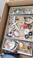 Tub and trays of costume jewellery - 3