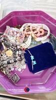 Tub and trays of costume jewellery - 5