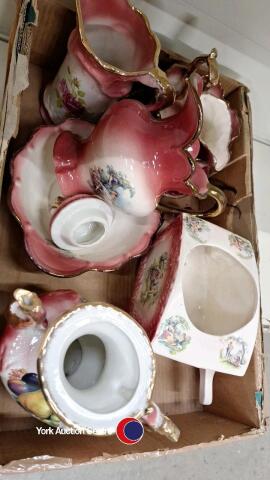 Box of Staffordshire china/porcelain/pottery vases