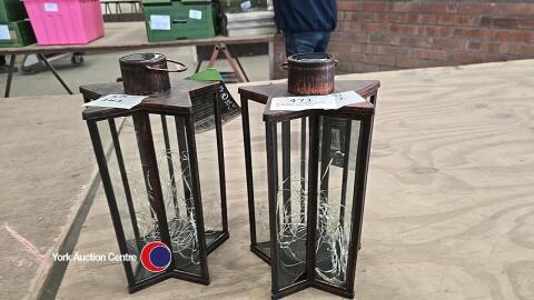 2 x star shaped solar powered lanterns