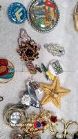 Tray of brooches - 2
