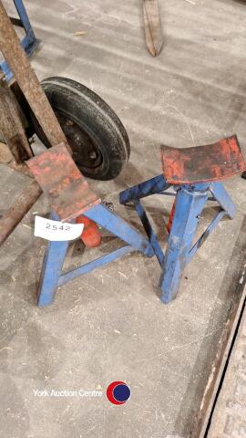 2 x tripod car stands