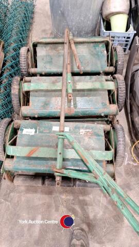 Set of trailed gang mowers