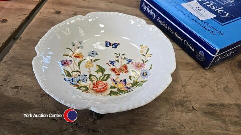 Ainsley Pembroke plate and Pembroke ornament