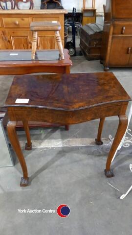 Cutlery table