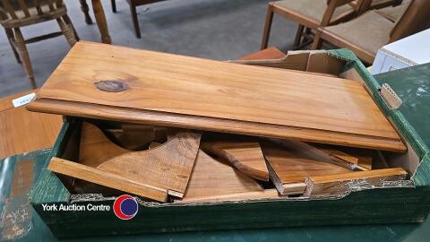 4 x pine shelves and brackets