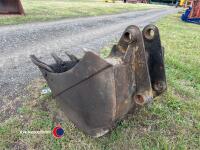 JCB 3C rear bucket - 4