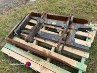 Forklift carriage plus a pair of forks - 2