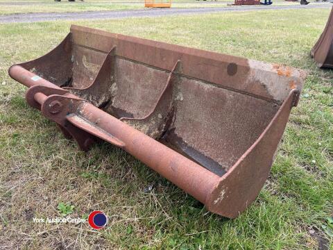 Digger ditching bucket 6ft wide 50mm pins