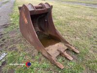 Digger bucket 22in wide 65mm pins