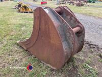 Digger bucket 22in wide 65mm pins - 3
