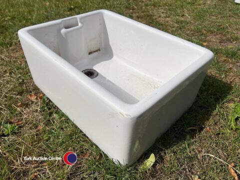 Belfast sink, 2ft x 18in x 10in, 610mm x 457 x 254, gc