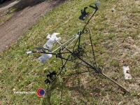 Large weather vane depicting race horses - 2