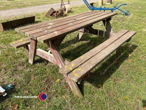 Picnic bench