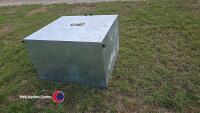 Heavy duty shooting dog box with twin partitions