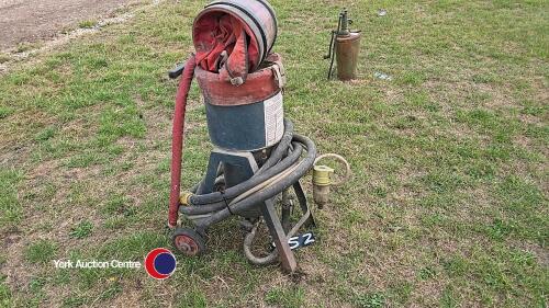 Grit blasting pot and helmet and hoses
