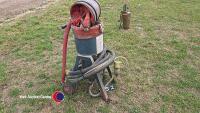 Grit blasting pot and helmet and hoses