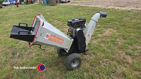 Luncin commercial wood chipper, 212cc petrol engine