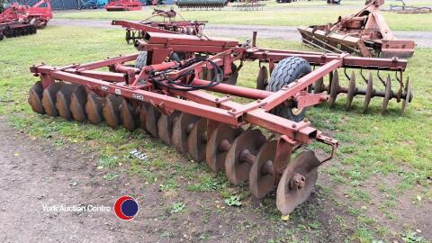 Massey Ferguson 520 4m disc harrows