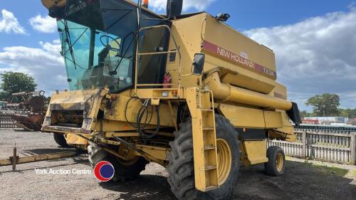 New Holland TX34 combine harvester c/w 15ft cut, 3900hrs. L27 VAG straight from farm