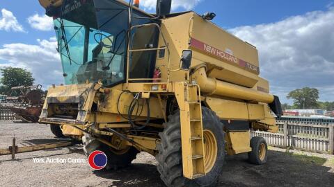 New Holland TX34 combine harvester c/w 15ft cut, 3900hrs. L27 VAG straight from farm