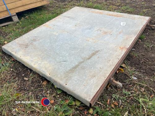 Sheeted gate