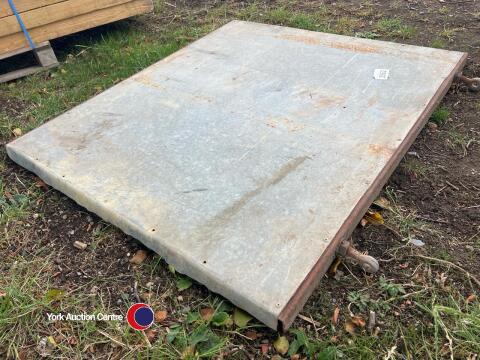 Sheeted gate