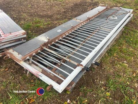 5 x galvanised 2.9m wide pig gates