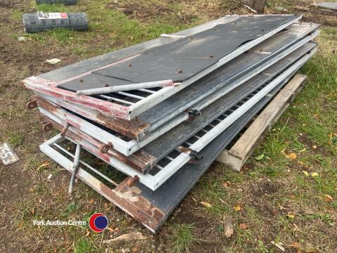 6 x galvanised 2.9m wide pig gates