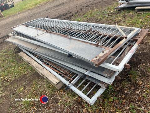 6 x galvanised 2.9m wide pig gates