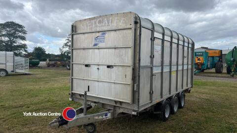 2020 Ifor Williams DP120S 14ft tri axle livestock trailer c/w sheep decks serial number L3015762