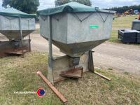 Peter allen pig feeder - 2
