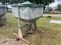 Peter allen pig feeder - 5