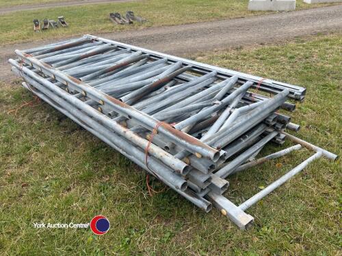 10x Locking feed barriers