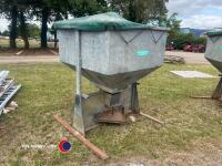 Peter allen pig feeder - 2