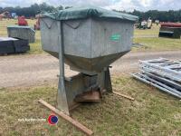 Peter allen pig feeder - 3