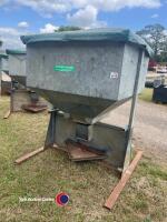 Peter allen pig feeder - 4