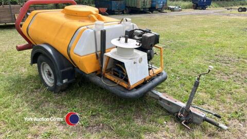 Towable water bowser with pump and Honda diesel engine
