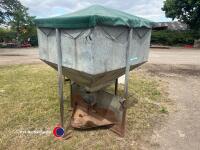 Peter allen pig feeder - 2
